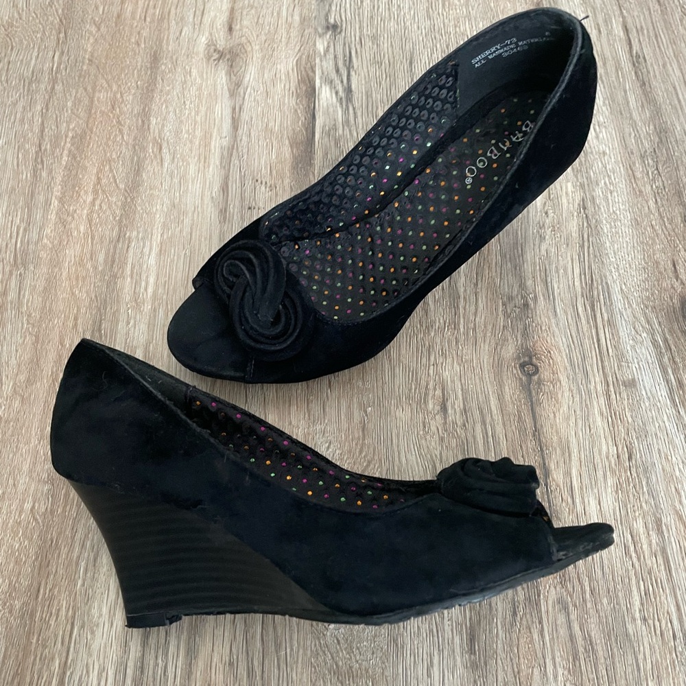 AEROSOLES Black Wedge Peep Toe Shoes
